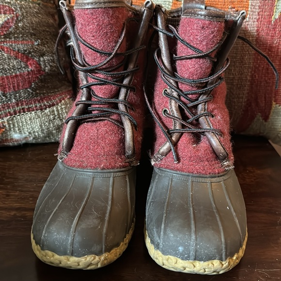L.L Bean 'Bean Boots' Red Wool 8" Duck Boots
Rare Special Edition model. - Picture 5 of 8